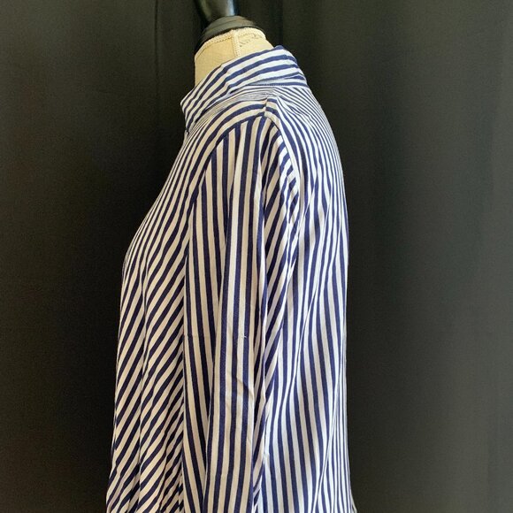 Pretty JustLiving Lightweight Front Knot Shirt: Size S/M - Picture 5 of 10